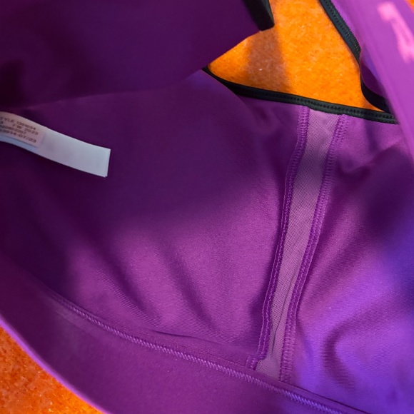 Under Armour crimson criss-cross straps bralette sports bra NWT - Picture 6 of 10